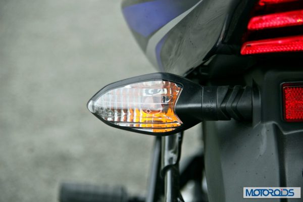 2014-Bajaj-Discover-150-F-rear-indicator