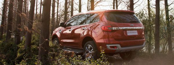 2015 Ford Endeavour (2)