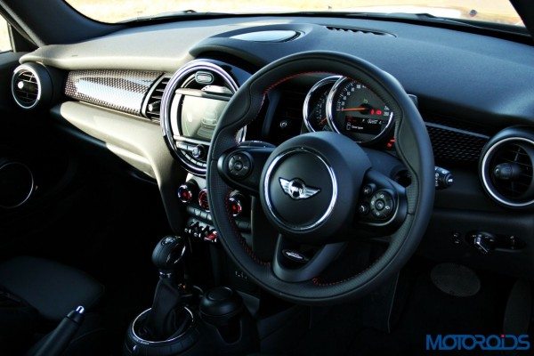 2015 Mini Cooper S steering (1)