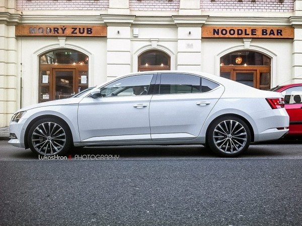 2015 Skoda Superb (3)