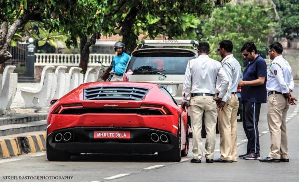 Arnab-Goswami - The Lamborghini Huracan incident - 1