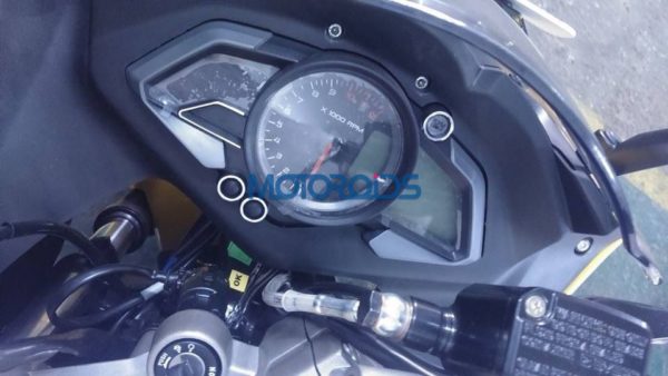 Bajaj Pulsar RS200 Spotted at Dealership (5)