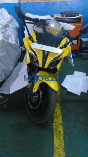 Bajaj Pulsar RS200 Spotted at Dealership (8)