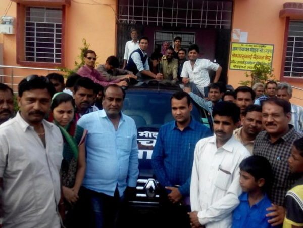 Disgruntled owner donates his Renault Duster for garbage disposal (2)