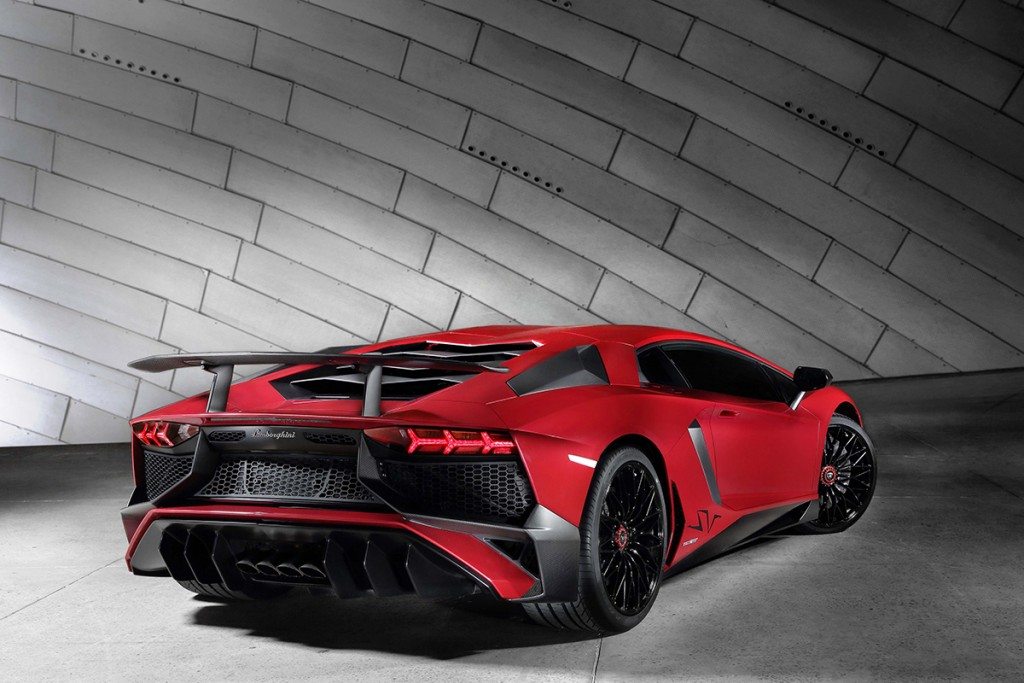 Lamborghini Aventador LP 750-4 Superveloce_3-4 Rear