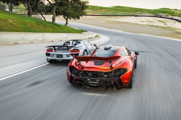 Mclaren P1 vs Porsche 918 Spyder (2)