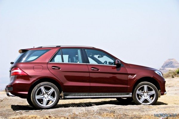 Mercedes-Benz ML 63 AMG Side view right (25)