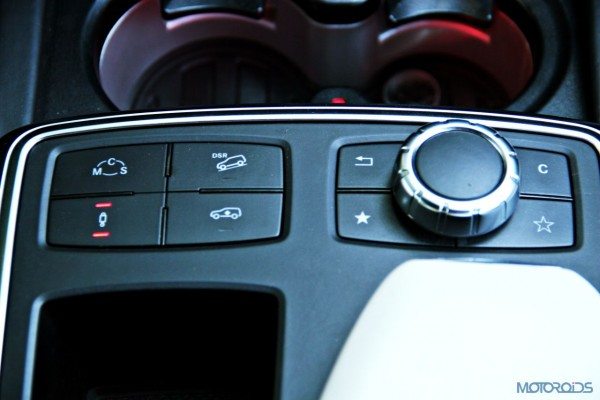 Mercedes-Benz ML 63 AMG drive and COMAND controls  (92)