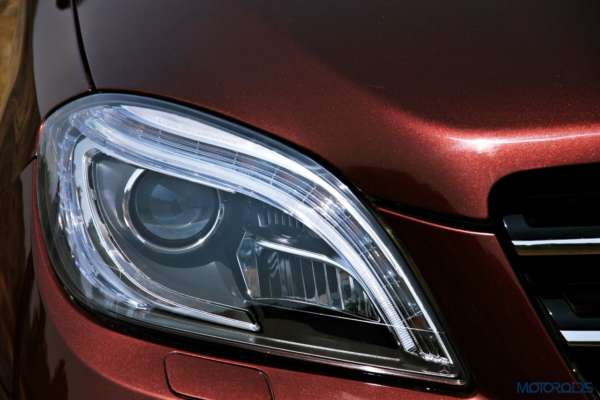 Mercedes-Benz ML 63 AMG headlight close-up  (37)