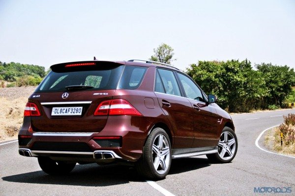 Mercedes-Benz ML 63 AMG right rear three quarters(77)