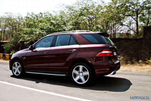 Mercedes-Benz ML 63 AMG side view left in motion (65)