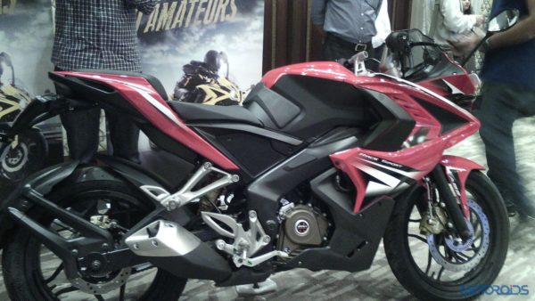 New Bajaj Pulsar RS 200 (2)