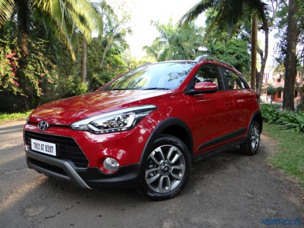 New Hyundai i20 Active LHS front 3 quarters (59)