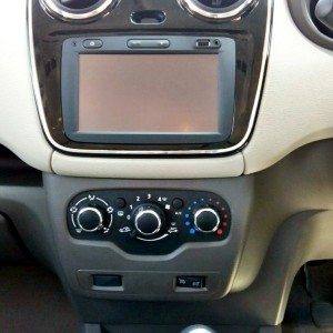 Renault Lodgy India center console