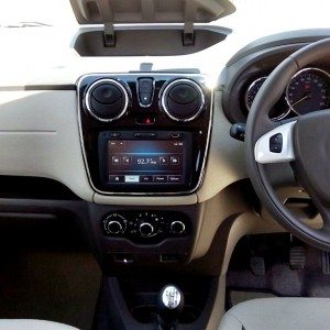 Renault Lodgy India dashboard