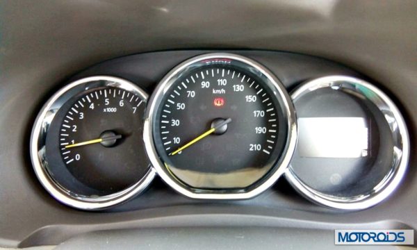 Renault Lodgy India instrument console