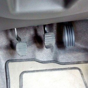 Renault Lodgy India pedals