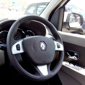 Renault Lodgy India steering wheel
