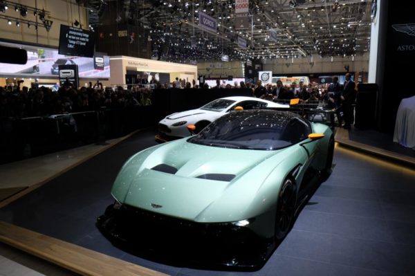 aston-martin-vulcan (3)