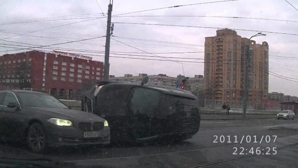 Dash cam captures accident in Russia