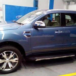new  Ford Endeavour spy image