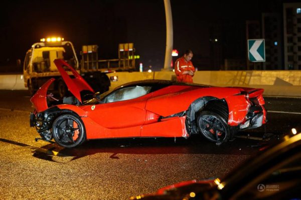 LaFerrari crash in Shanghai (3)