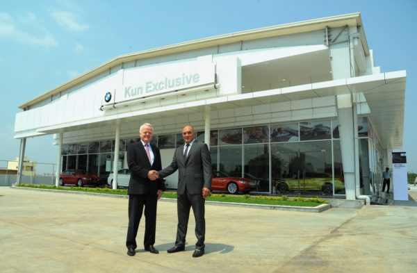 2 (L-R) Mr. Philipp von Sahr, President, BMW Group India with Mr. Gautham Gudigopuram, MD, KUN Exclusive (1)