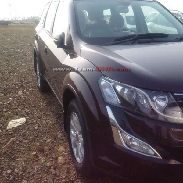 2015-Mahindra-XUV500-facelift-interior-spied-3