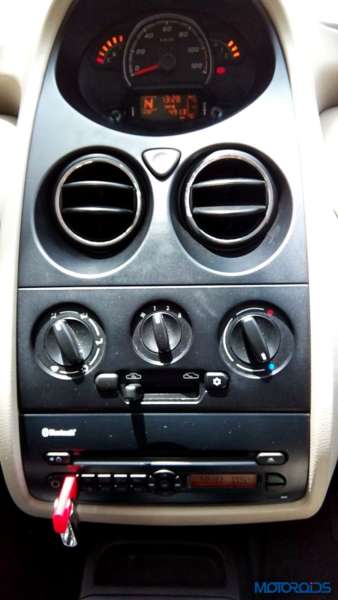 2015 Tata Nano GenX center console(13)