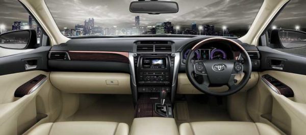 2015 toyota Camry (1)