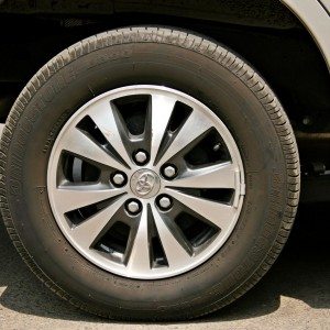 toyota Innova alloy wheel design