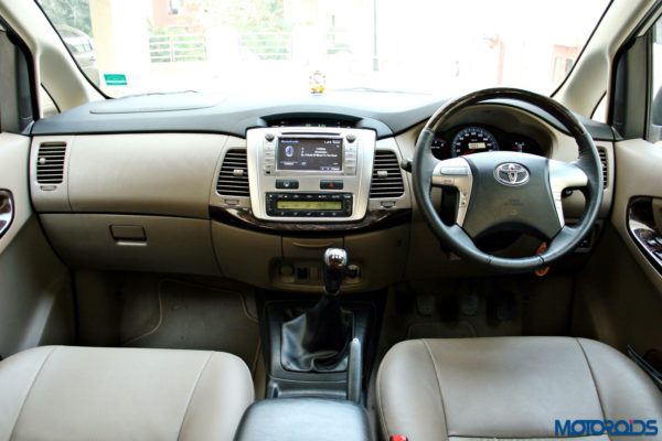 2015 toyota Innova cabin view (35)