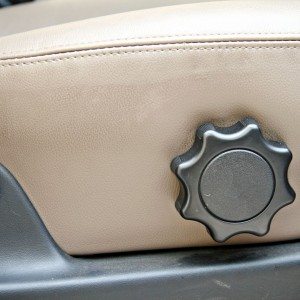 toyota Innova driver seat height adjustment mechanism