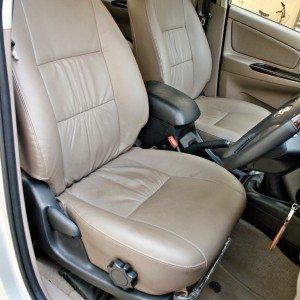 toyota Innova front captain seats