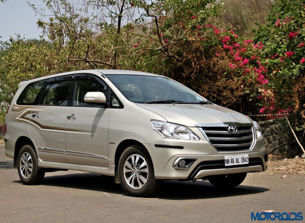 2015 toyota Innova front right three quarters (1)