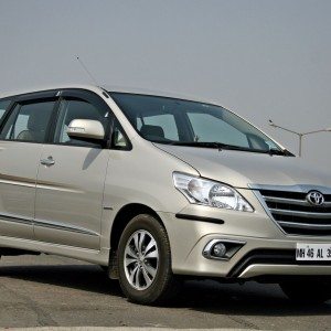 toyota Innova front right three quarters