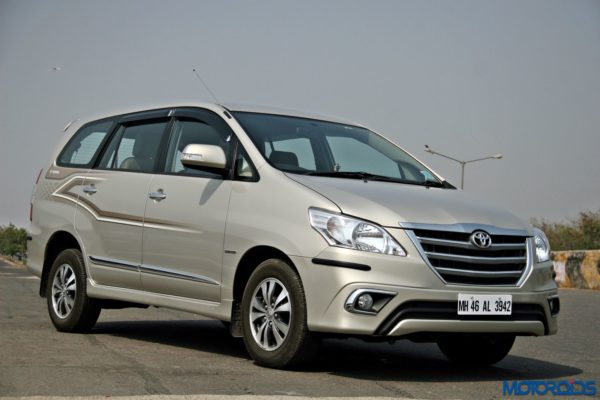 2015 toyota Innova front right three quarters(17)