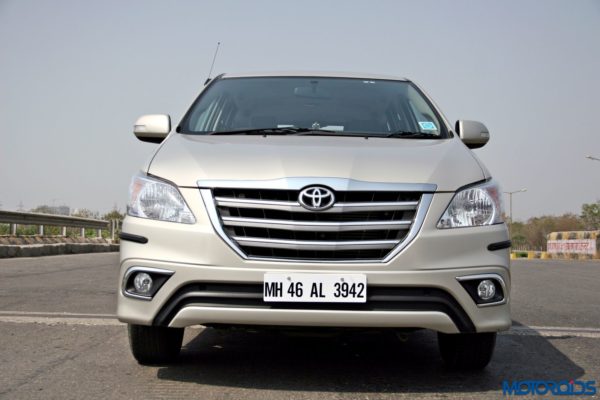 2015 toyota Innova head on(18)