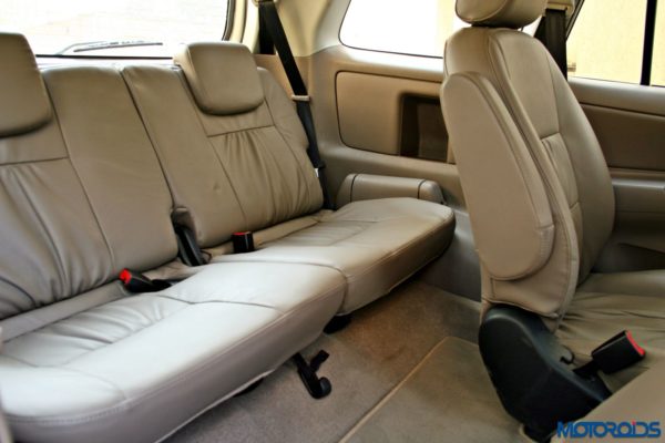 2015 toyota Innova last row seat(66)