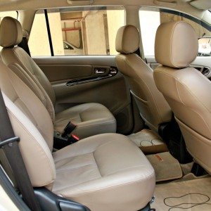 toyota Innova middle row seats