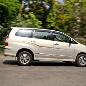 toyota Innova motion shots