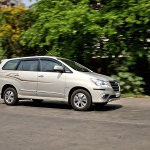 toyota Innova motion shots