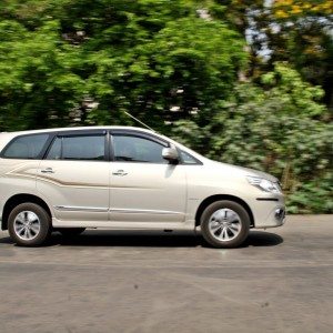 toyota Innova motion shots