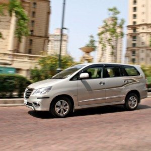 toyota Innova motion shots