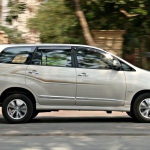 toyota Innova motion shots