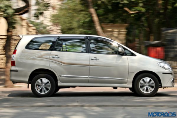 2015 toyota Innova motion shots(6)