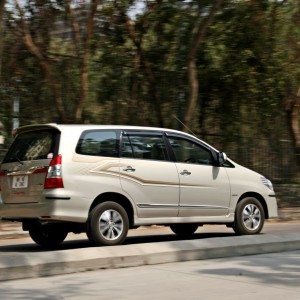 toyota Innova motion shots