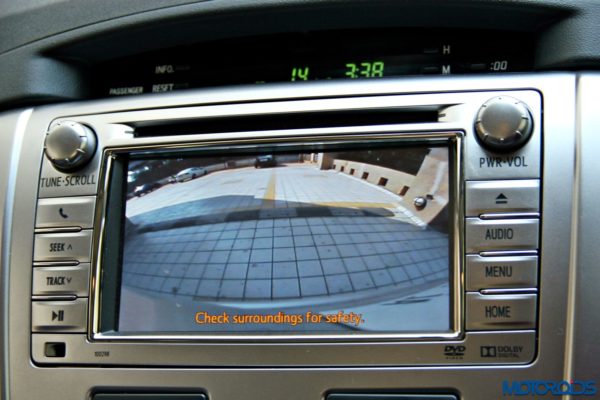 2015 toyota Innova parking camera display (77)