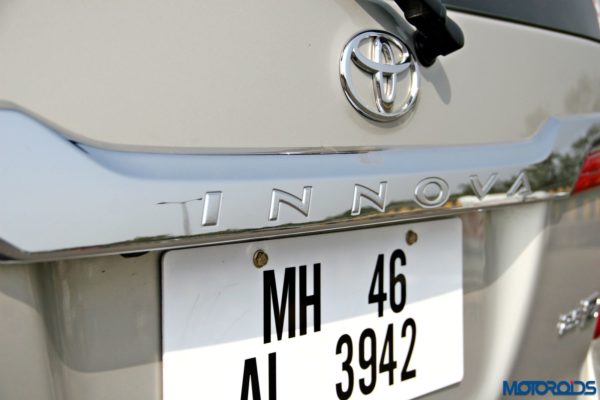 2015 toyota Innova rear chrome garnish (28)