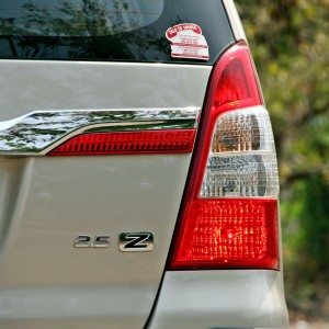 toyota Innova right tail light